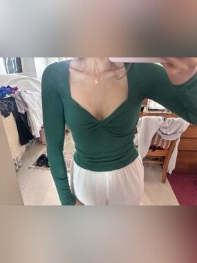 Aritzia green twist top